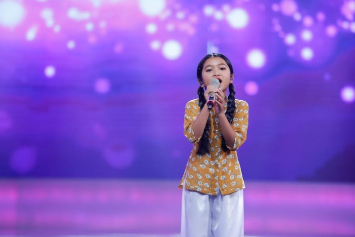 Vietnam Idol Kids: Cô bé khiếm thị hát "Em bé bán diêm" gây xúc động