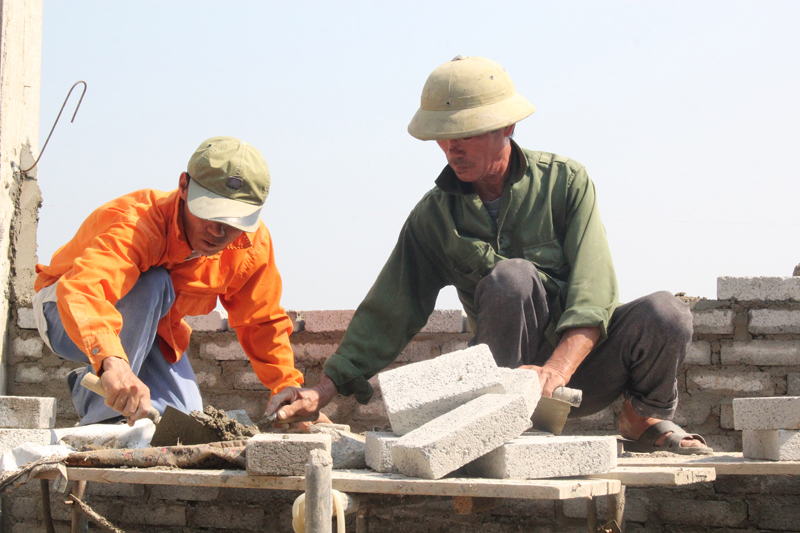 Hà Tĩnh: Những vui buồn đời thợ xây | Xã hội