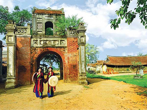 Cổng làng nơi lưu giữ hồn quê | Tạp chí Quê Hương Online | Ủy ban Nhà nước  về người Việt Nam ở nước ngoài