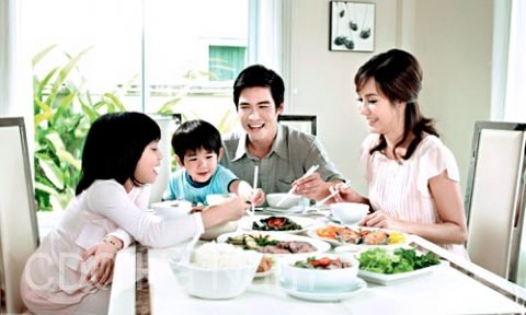 Bữa cơm gia đình – nền tảng của hạnh phúc và sức khỏe – CDC Hà Nam