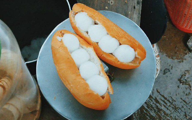 Bánh mì kẹp kem - món ăn vặt giải nhiệt mùa hè siêu hot trong ký ức tuổi  thơ trẻ con Sài Gòn xưa