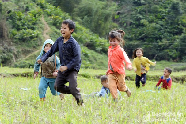 Những “giờ chơi” đặc biệt của trẻ em miền núi Tây Nghệ | Xã hội | Báo Nghệ  An điện tử