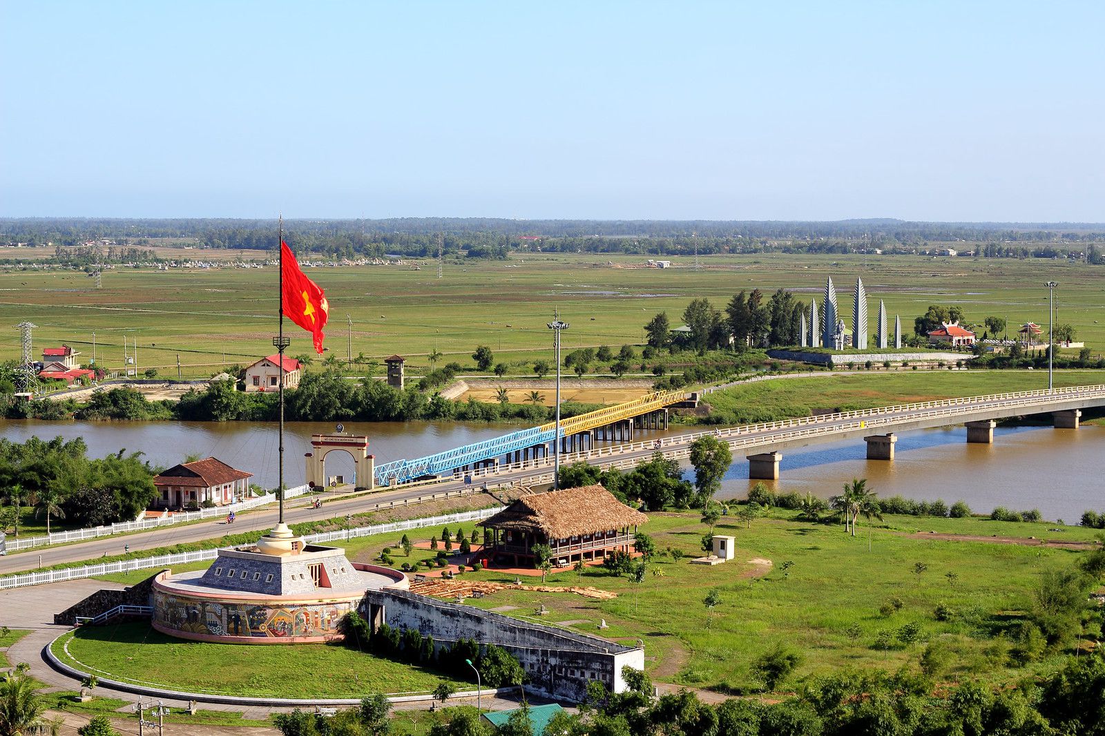 Tìm hiểu cụm di tích lịch sử Cầu Hiền Lương - Sông Bến Hải Quảng Trị